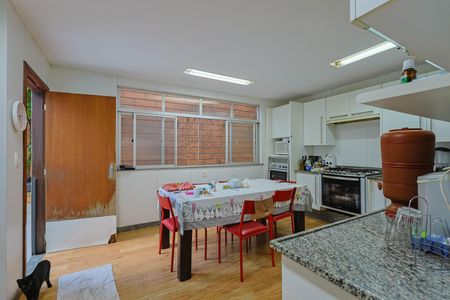 Casa à venda com 399m², 3 quartos e 3 vagasCozinha