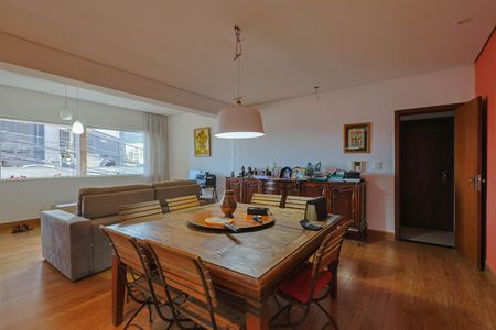 Casa à venda com 399m², 3 quartos e 3 vagasSala