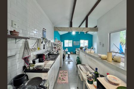 Casa de condomínio à venda com 240m², 2 quartos e 2 vagas Casa de condomínio à venda com 240m², 2 quartos e 2 vagasCozinha e Área de Serviço