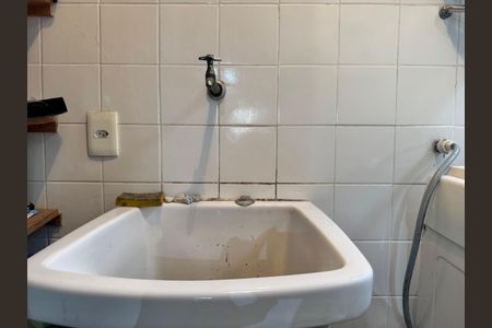 Casa de condomínio à venda com 240m², 2 quartos e 2 vagas Casa de condomínio à venda com 240m², 2 quartos e 2 vagasCozinha e Área de Serviço