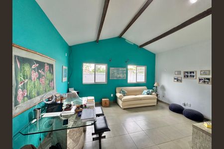 Casa de condomínio à venda com 240m², 2 quartos e 2 vagas Casa de condomínio à venda com 240m², 2 quartos e 2 vagasSala