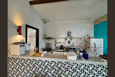 Casa de condomínio à venda com 240m², 2 quartos e 2 vagas Casa de condomínio à venda com 240m², 2 quartos e 2 vagasCozinha e Área de Serviço