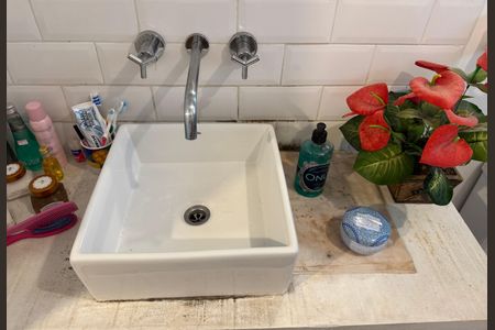 Casa de condomínio à venda com 240m², 2 quartos e 2 vagas Casa de condomínio à venda com 240m², 2 quartos e 2 vagasBanheiro Social