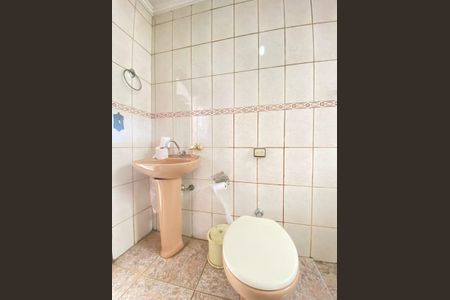 Casa à venda com 436m², 4 quartos e 1 vaga Casa à venda com 436m², 4 quartos e 1 vagaBanheiro Social