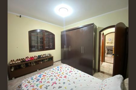 Casa à venda com 436m², 4 quartos e 1 vaga Casa à venda com 436m², 4 quartos e 1 vagaQuarto 2