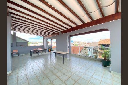 Casa à venda com 436m², 4 quartos e 1 vaga Casa à venda com 436m², 4 quartos e 1 vagaÁrea externa