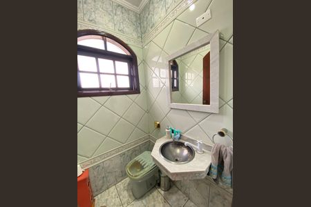 Casa à venda com 436m², 4 quartos e 1 vaga Casa à venda com 436m², 4 quartos e 1 vagaBanheiro Social