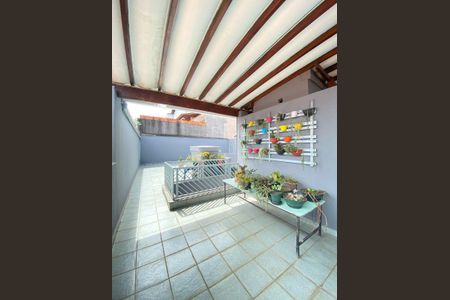 Casa à venda com 436m², 4 quartos e 1 vaga Casa à venda com 436m², 4 quartos e 1 vagaÁrea externa