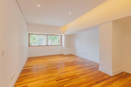 Casa à venda com 359m², 4 quartos e 2 vagasSuíte 2