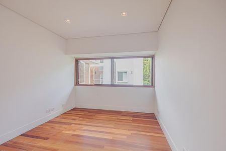 Casa à venda com 359m², 4 quartos e 2 vagasSuíte 1