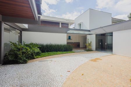 Casa à venda com 359m², 4 quartos e 2 vagasQuintal
