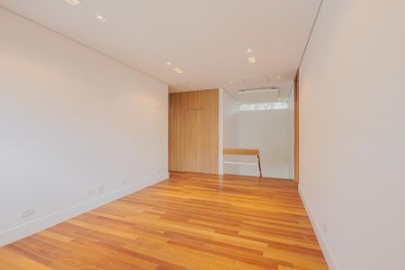 Casa à venda com 359m², 4 quartos e 2 vagasSala de TV