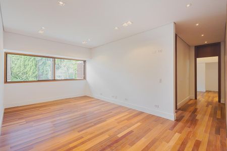 Casa à venda com 359m², 4 quartos e 2 vagasSala de TV