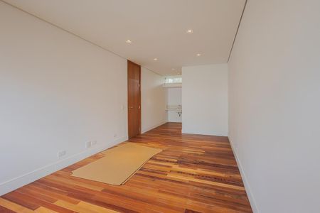 Casa à venda com 359m², 4 quartos e 2 vagasSuíte 1