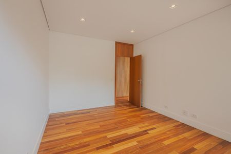 Casa à venda com 359m², 4 quartos e 2 vagasQuarto