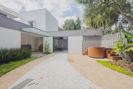 Casa à venda com 359m², 4 quartos e 2 vagasQuintal