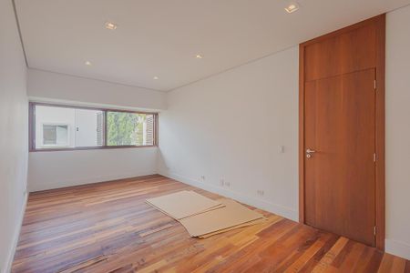 Casa à venda com 359m², 4 quartos e 2 vagasSuíte 1