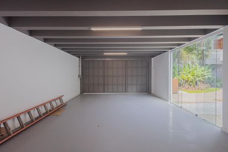 Casa à venda com 359m², 4 quartos e 2 vagasGaragem