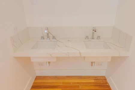 Casa à venda com 359m², 4 quartos e 2 vagasBanheiro da Suíte 2