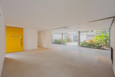 Casa à venda com 359m², 4 quartos e 2 vagasSala