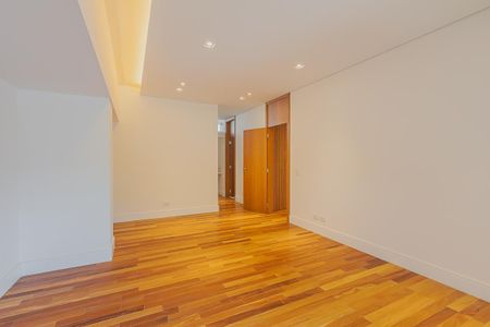 Casa à venda com 359m², 4 quartos e 2 vagasSuíte 2