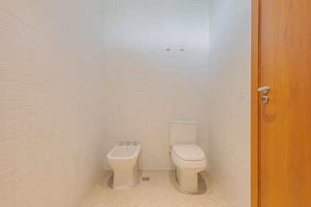 Casa à venda com 359m², 4 quartos e 2 vagasBanheiro da Suíte 1