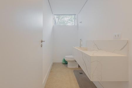 Casa à venda com 359m², 4 quartos e 2 vagasLavabo