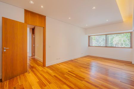 Casa à venda com 359m², 4 quartos e 2 vagasSuíte 2