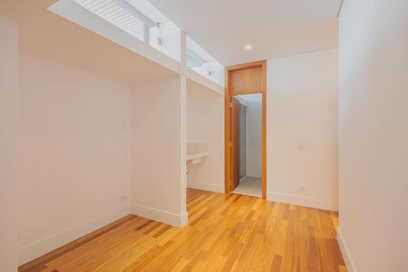 Casa à venda com 359m², 4 quartos e 2 vagasBanheiro da Suíte 2