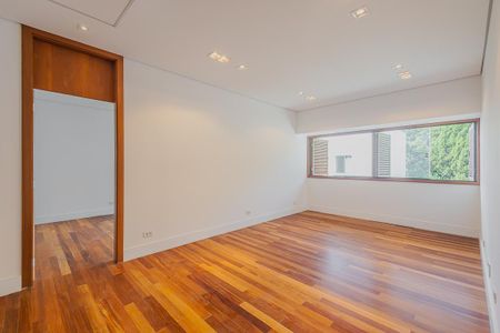 Casa à venda com 359m², 4 quartos e 2 vagasSala de TV