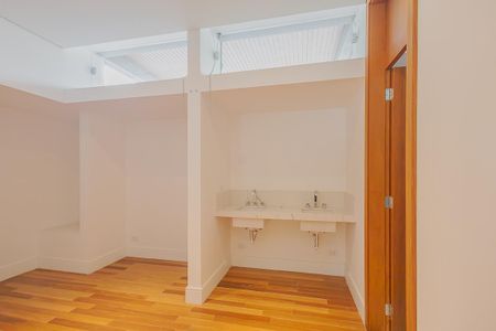 Casa à venda com 359m², 4 quartos e 2 vagasBanheiro da Suíte 2