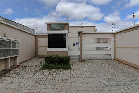 Casa de condomínio para alugar com 120m², 2 quartos e 1 vagaFachada + Placa