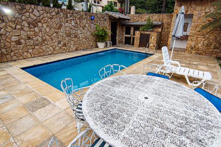 Casa à venda com 600m², 5 quartos e 6 vagas Casa à venda com 600m², 5 quartos e 6 vagasárea comum