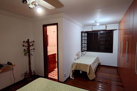 Casa à venda com 600m², 5 quartos e 6 vagas Casa à venda com 600m², 5 quartos e 6 vagasquarto 4 suite