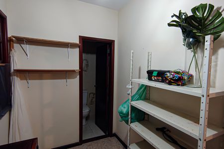 Casa à venda com 600m², 5 quartos e 6 vagas Casa à venda com 600m², 5 quartos e 6 vagasquarto de serviço