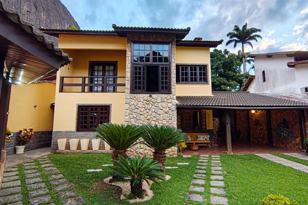 Casa à venda com 600m², 5 quartos e 6 vagas Casa à venda com 600m², 5 quartos e 6 vagasárea comum