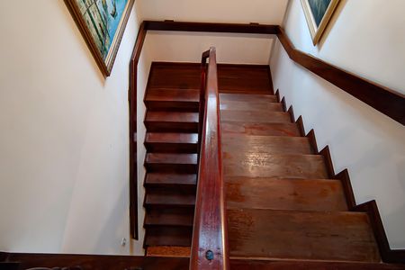 Casa à venda com 600m², 5 quartos e 6 vagas Casa à venda com 600m², 5 quartos e 6 vagasescada