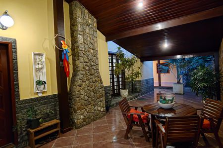 Casa à venda com 600m², 5 quartos e 6 vagas Casa à venda com 600m², 5 quartos e 6 vagasgaragem