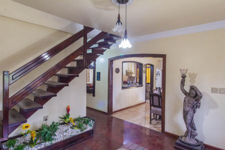 Casa à venda com 300m², 3 quartos e 5 vagas Casa à venda com 300m², 3 quartos e 5 vagasSala