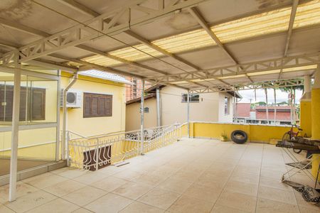 Casa à venda com 300m², 3 quartos e 5 vagas Casa à venda com 300m², 3 quartos e 5 vagasQuintal Superior