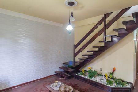 Casa à venda com 300m², 3 quartos e 5 vagas Casa à venda com 300m², 3 quartos e 5 vagasSala