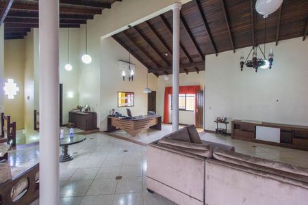 Casa à venda com 300m², 3 quartos e 5 vagas Casa à venda com 300m², 3 quartos e 5 vagasSala 2