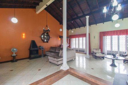 Casa à venda com 300m², 3 quartos e 5 vagas Casa à venda com 300m², 3 quartos e 5 vagasSala 2