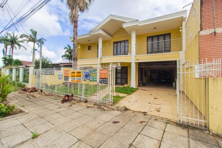 Casa à venda com 300m², 3 quartos e 5 vagas Casa à venda com 300m², 3 quartos e 5 vagasFachada