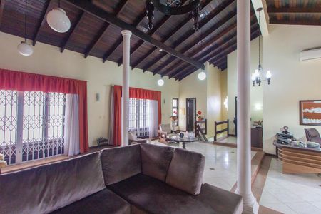 Casa à venda com 300m², 3 quartos e 5 vagas Casa à venda com 300m², 3 quartos e 5 vagasSala 2