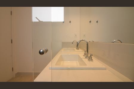 Apartamento à venda com 147m², 3 quartos e 2 vagasBanheiro da Suíte Master