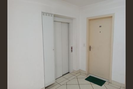 Apartamento à venda com 47m², 2 quartos e 1 vaga Apartamento à venda com 47m², 2 quartos e 1 vagaHall Elevador