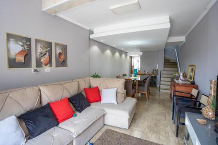 Casa à venda com 112m², 2 quartos e 2 vagas Casa à venda com 112m², 2 quartos e 2 vagasSala