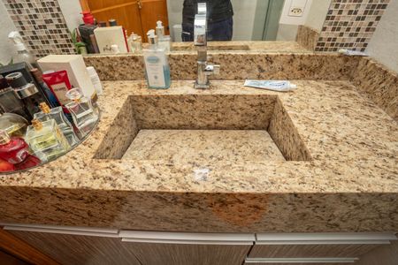 Casa à venda com 112m², 2 quartos e 2 vagas Casa à venda com 112m², 2 quartos e 2 vagasBanheiro