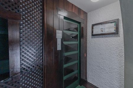 Apartamento à venda com 110m², 3 quartos e sem vaga Apartamento à venda com 110m², 3 quartos e sem vagaElevador